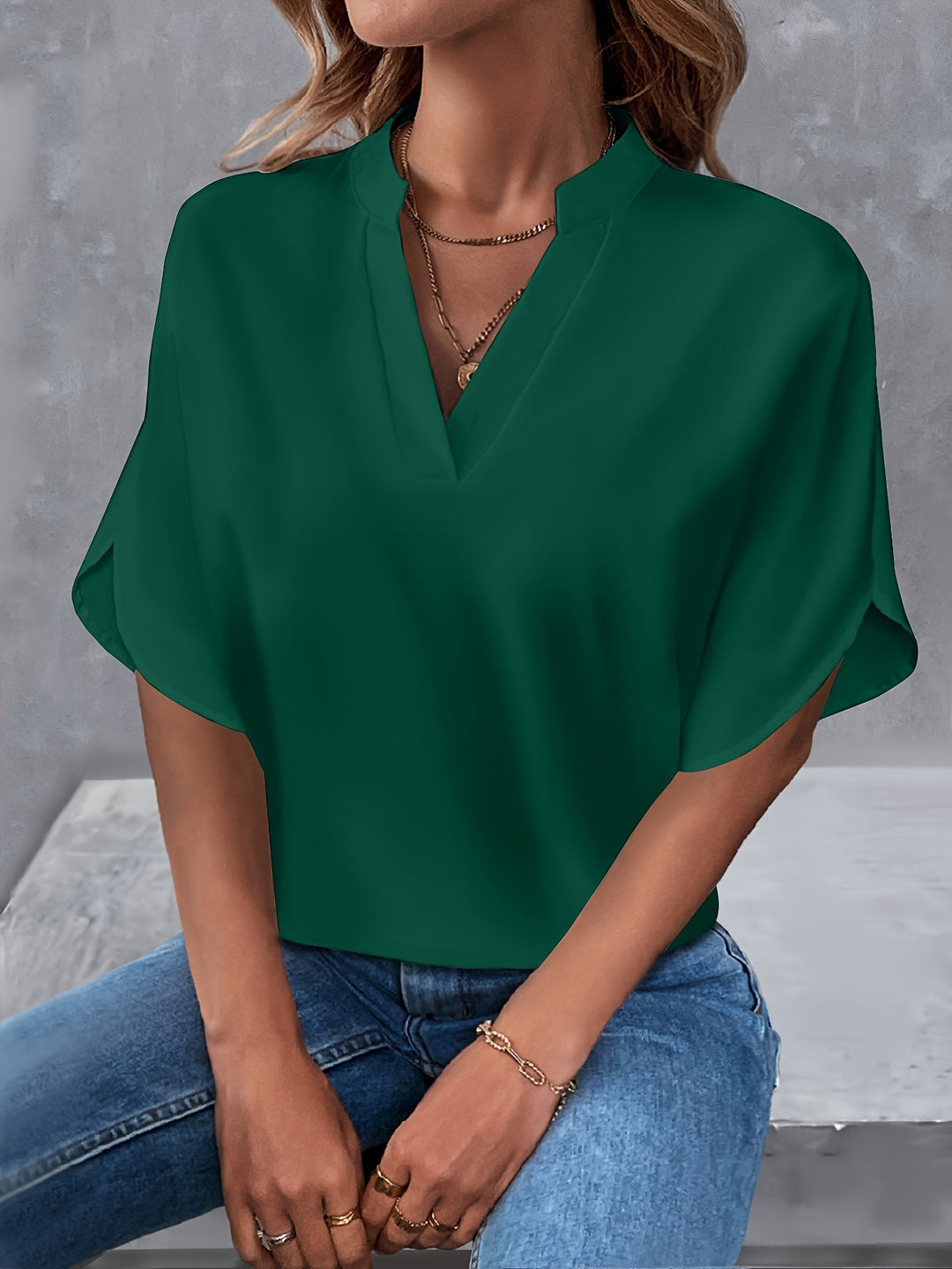 Lexa – Relaxed Fit V-Neck Blouse